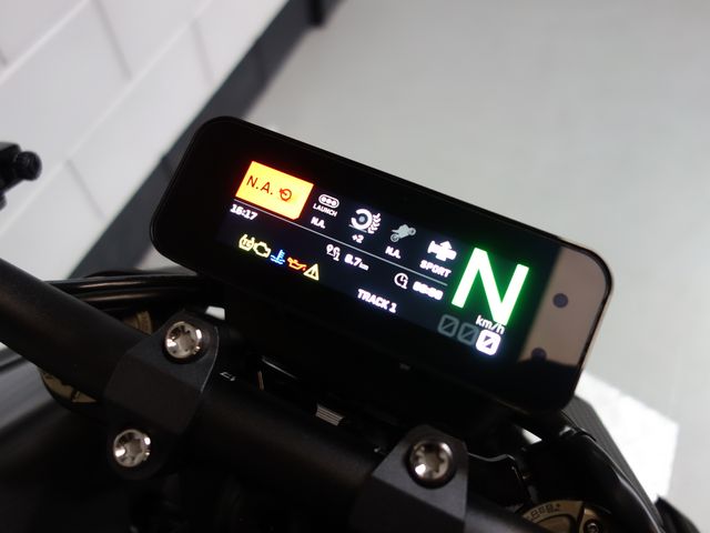 ktm - 1390-super-duke-rr-track