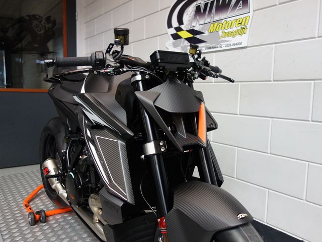 ktm - 1390-super-duke-rr-track