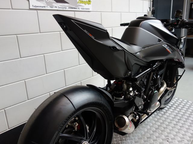ktm - 1390-super-duke-rr-track