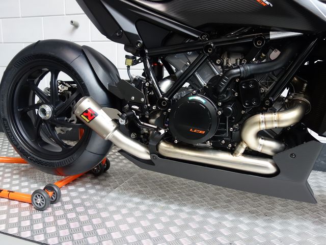 ktm - 1390-super-duke-rr-track