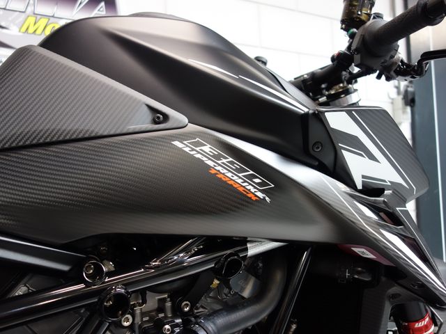 ktm - 1390-super-duke-rr-track