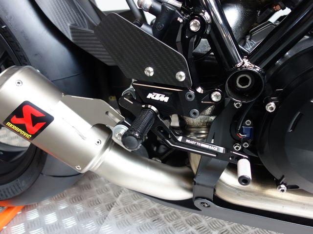 ktm - 1390-super-duke-rr-track