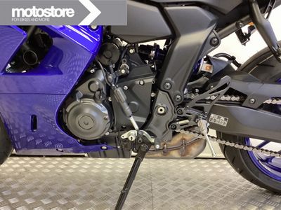 YAMAHA YZF R7 – foto 4