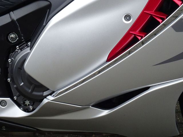 suzuki - gsx-r-1300-hayabusa