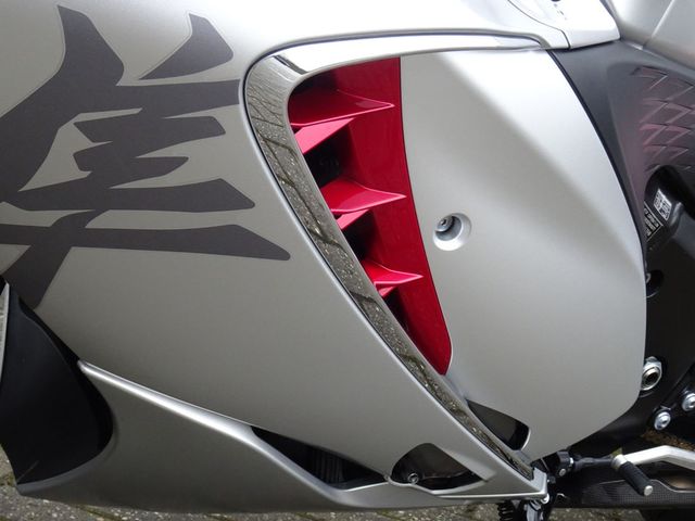 suzuki - gsx-r-1300-hayabusa