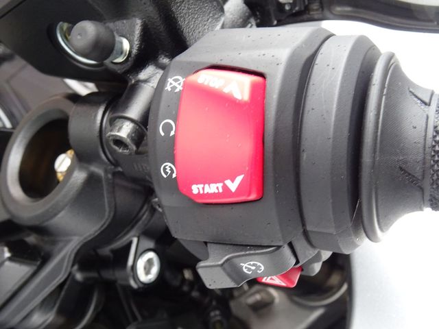 suzuki - gsx-r-1300-hayabusa
