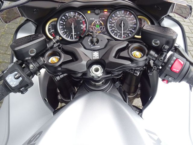 suzuki - gsx-r-1300-hayabusa