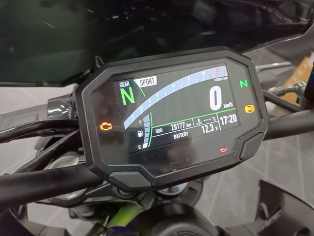 kawasaki - z900