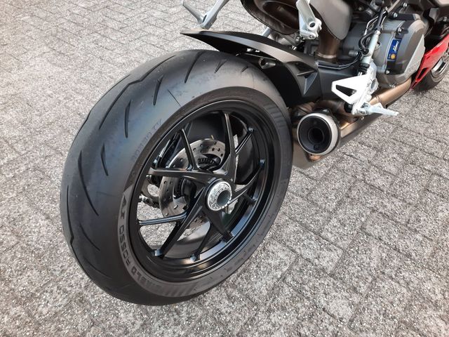 ducati - streetfighter-v2