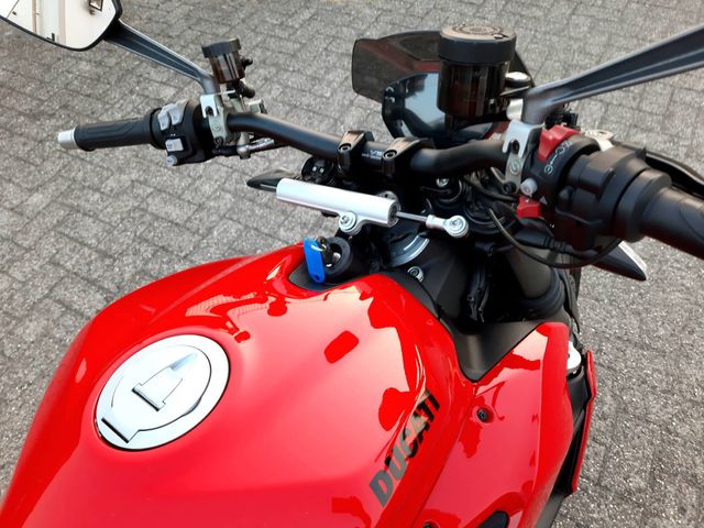 ducati - streetfighter-v2