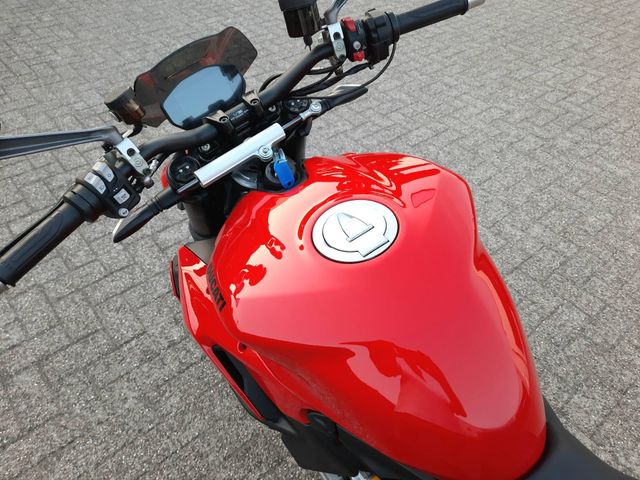 ducati - streetfighter-v2