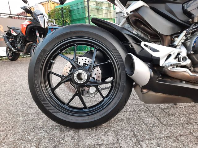 ducati - streetfighter-v2