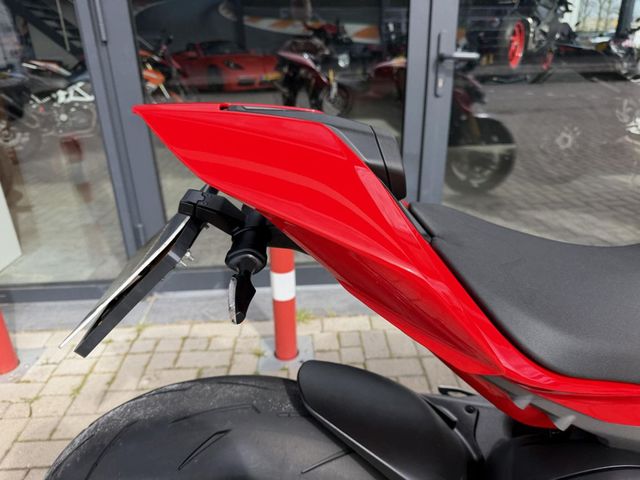 ducati - streetfighter-v4s