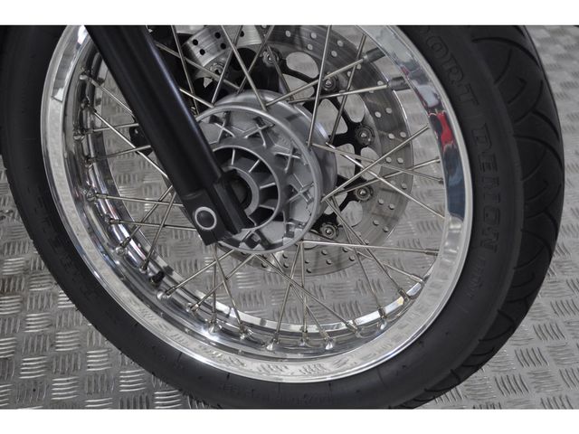 moto-guzzi - v-7-classic