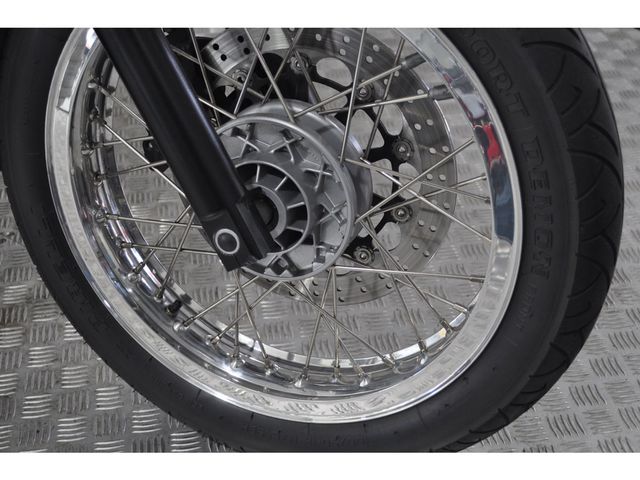 moto-guzzi - v-7-classic