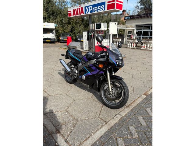 yamaha - fzr-600