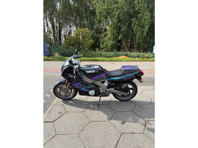 yamaha - fzr-600