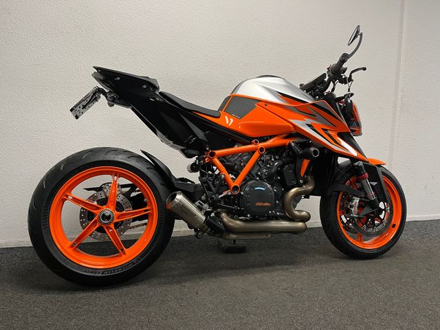 ktm - 1290-super-duke-r