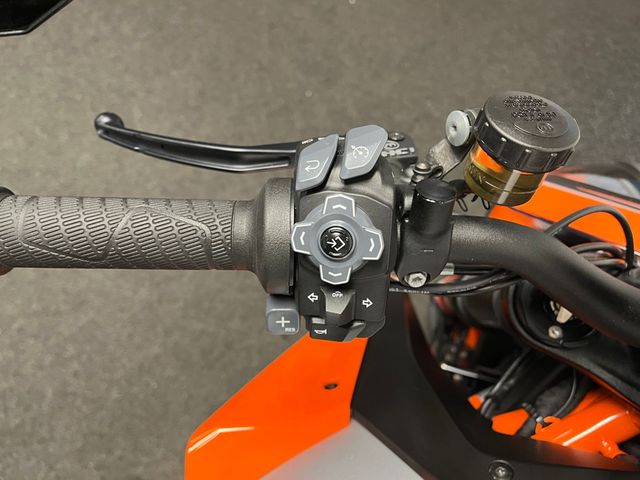 ktm - 1290-super-duke-r