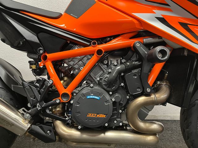 ktm - 1290-super-duke-r