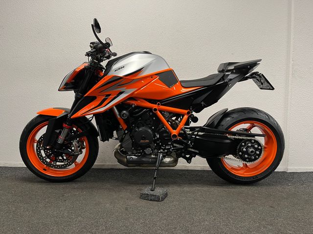 ktm - 1290-super-duke-r