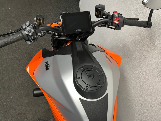ktm - 1290-super-duke-r