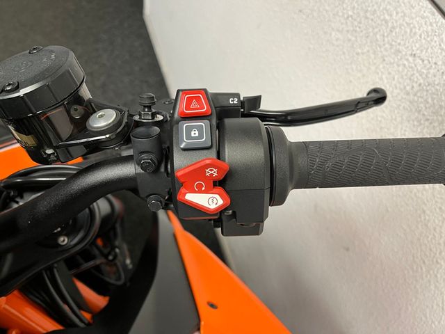 ktm - 1290-super-duke-r