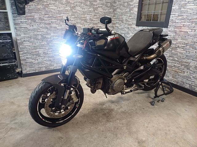 ducati - m-696