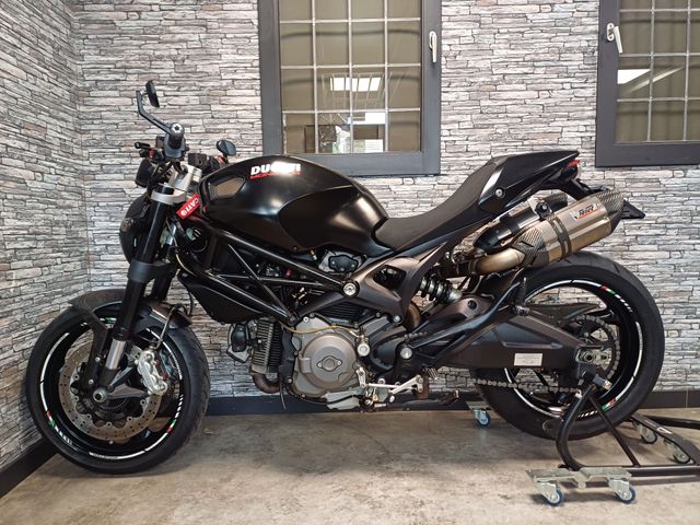 ducati - m-696
