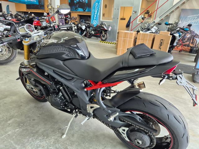 triumph - speed-triple-r