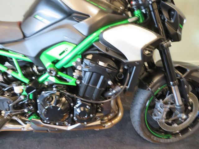 kawasaki - z900