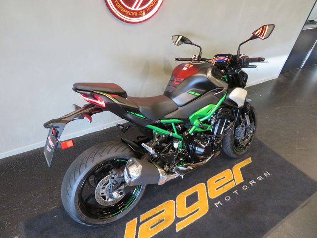 kawasaki - z900