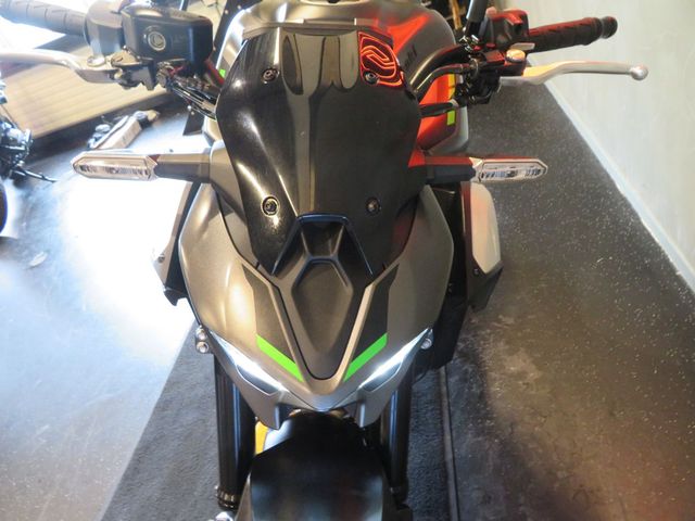 kawasaki - z900