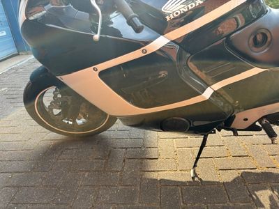 HONDA CBR 1000 F – foto 4