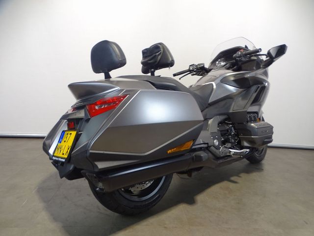 honda - gl-1800-goldwing-bagger