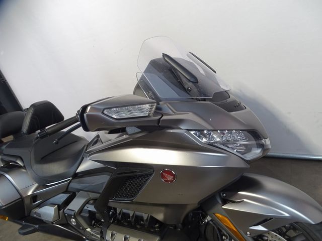 honda - gl-1800-goldwing-bagger