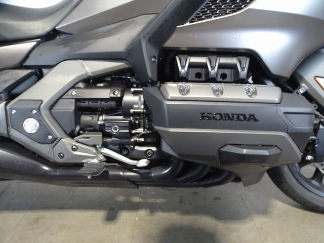 honda - gl-1800-goldwing-bagger