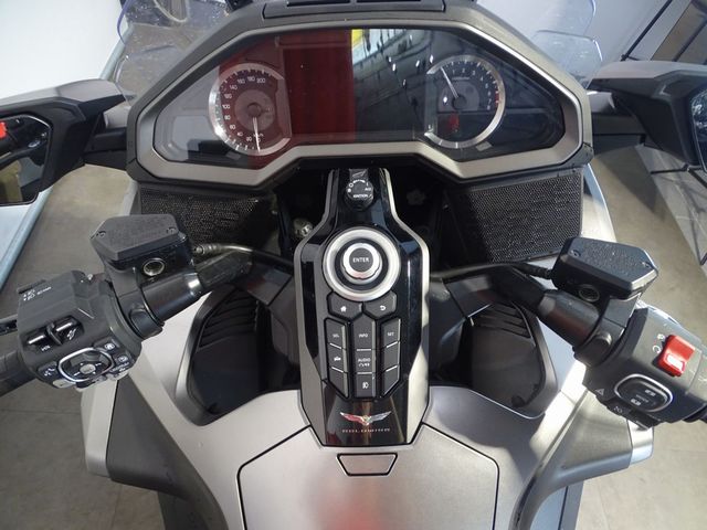 honda - gl-1800-goldwing-bagger