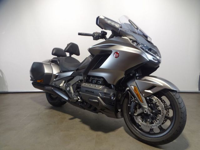 honda - gl-1800-goldwing-bagger