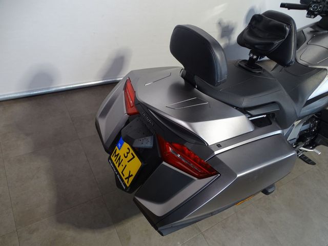 honda - gl-1800-goldwing-bagger