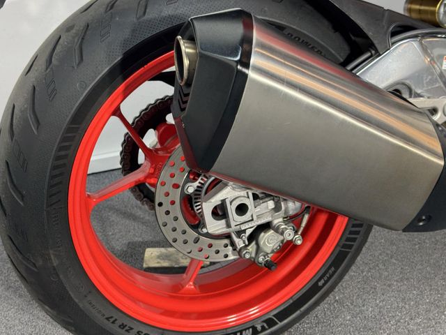 aprilia - tuono--v4-1100-factory