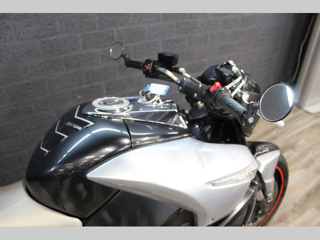 suzuki - b-king-1300