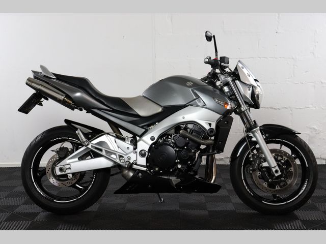 suzuki - gsr-600