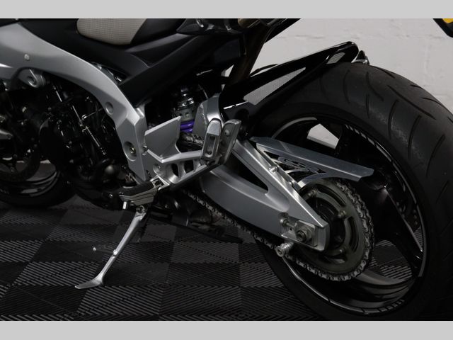 suzuki - gsr-600