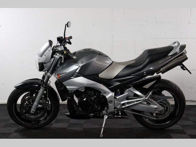 suzuki - gsr-600