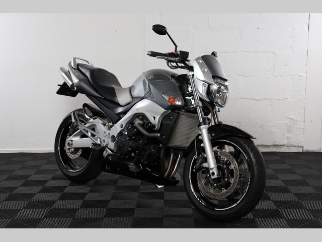 suzuki - gsr-600