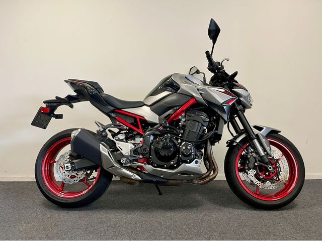 kawasaki - z900