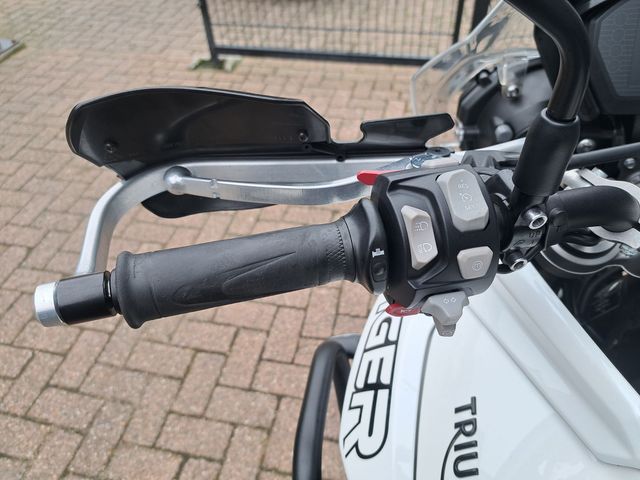 triumph - tiger-800-xrx