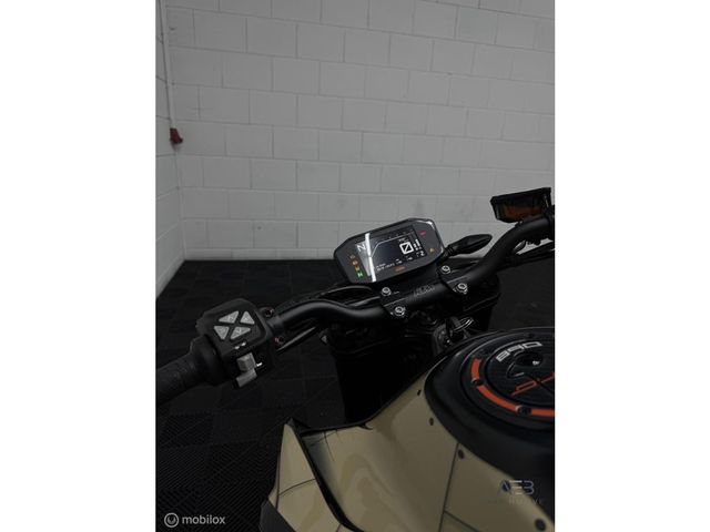 ktm - 890-duke-r