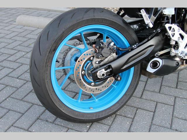 suzuki - gsx-8s